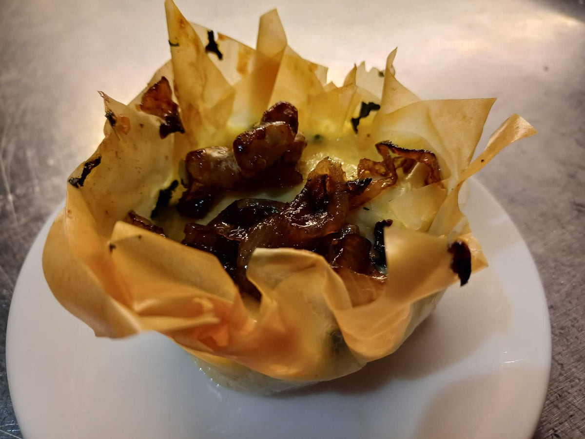 Spinatnest aus knusprigem Filoteig mit karamellisierten Zwiebeln – vegetarische Tapa aus dem Tapas-Kochkurs in Düsseldorf